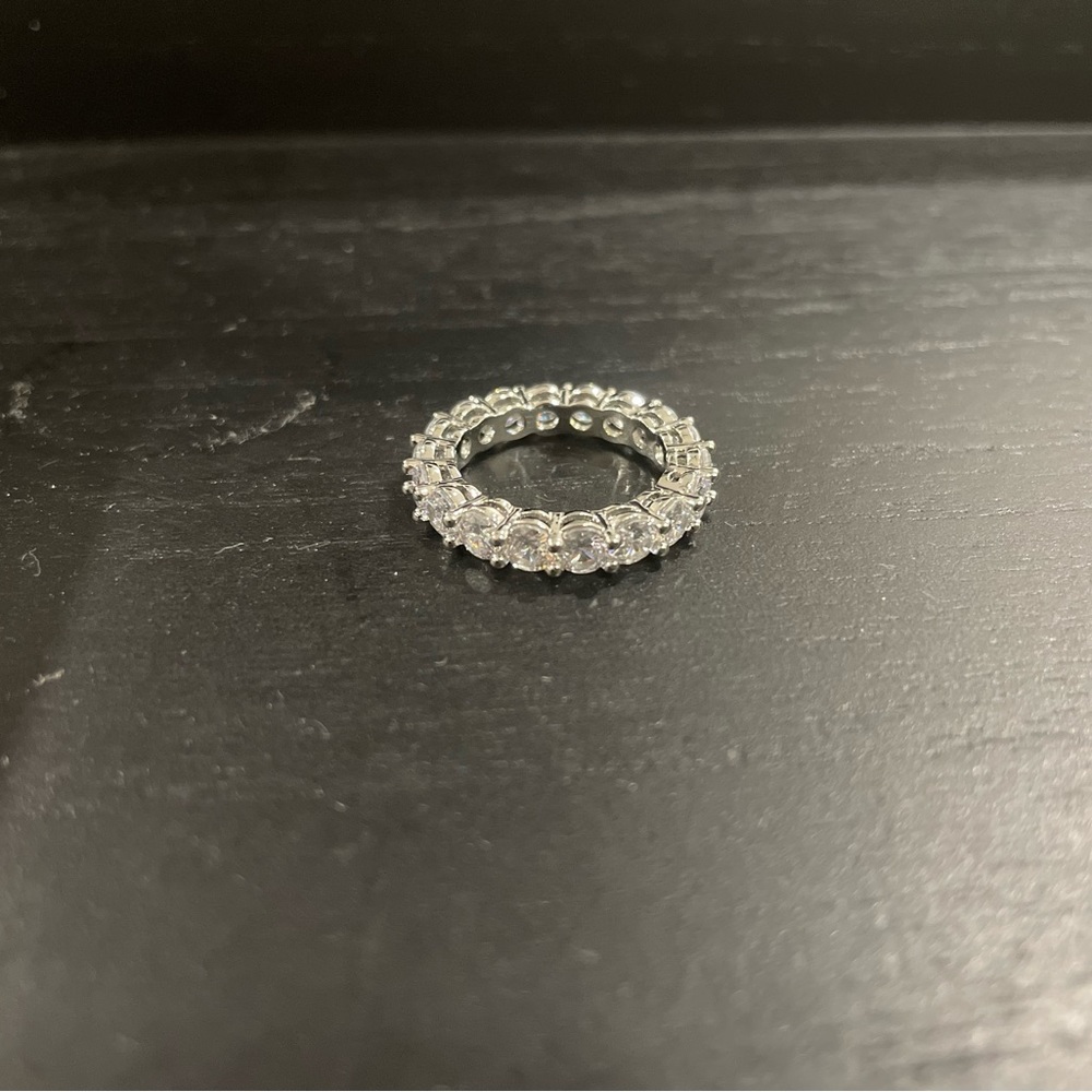 BRAND NEW! Silver ring | size 7